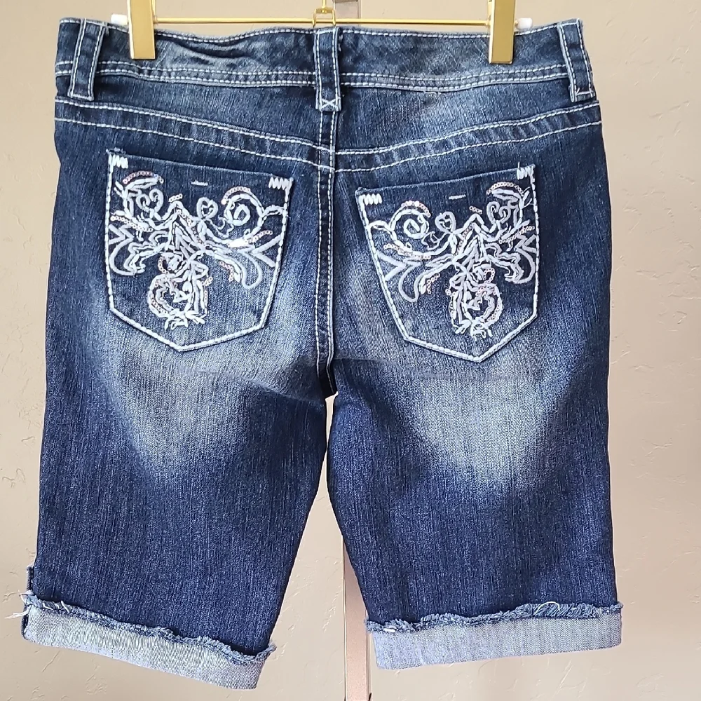 Rue21 Blue Bermuda Curvy Shorts Embroidered Distressed Cuffed Hem Sequin Sz 9/10